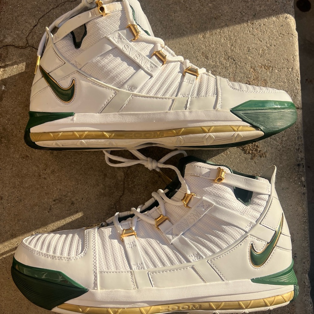 Lebron zoom 3 SVSM size 13